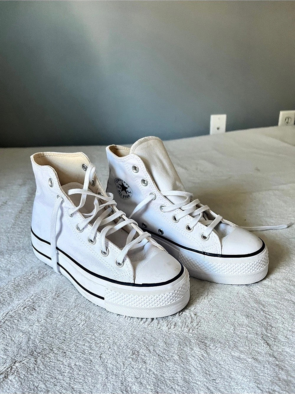 Converse Chuck Taylor All Star High Top Sneakers White US 6 New